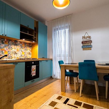 Lighthouse Central Apt With Unique Views Of The Fortress, Free Parking, 5 Min By Car From The Old Town Appartement Braşov Buitenkant foto