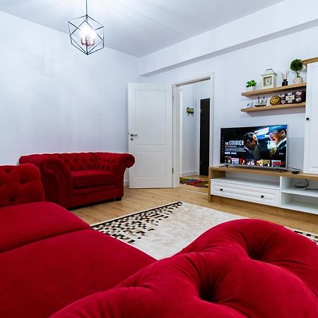 Lighthouse Central Apt With Unique Views Of The Fortress, Free Parking, 5 Min By Car From The Old Town Appartement Braşov Buitenkant foto
