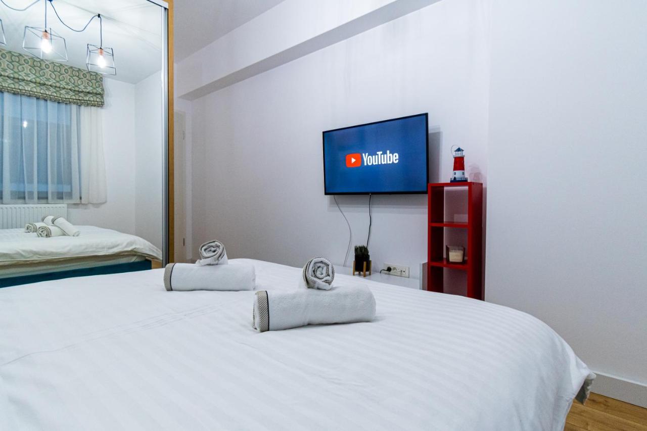 Lighthouse Central Apt With Unique Views Of The Fortress, Free Parking, 5 Min By Car From The Old Town Appartement Braşov Buitenkant foto