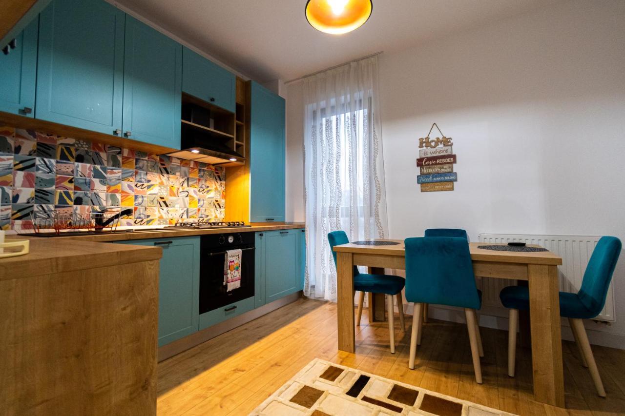 Lighthouse Central Apt With Unique Views Of The Fortress, Free Parking, 5 Min By Car From The Old Town Appartement Braşov Buitenkant foto