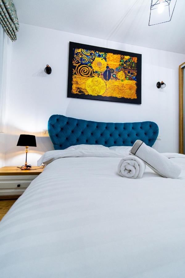 Lighthouse Central Apt With Unique Views Of The Fortress, Free Parking, 5 Min By Car From The Old Town Appartement Braşov Buitenkant foto