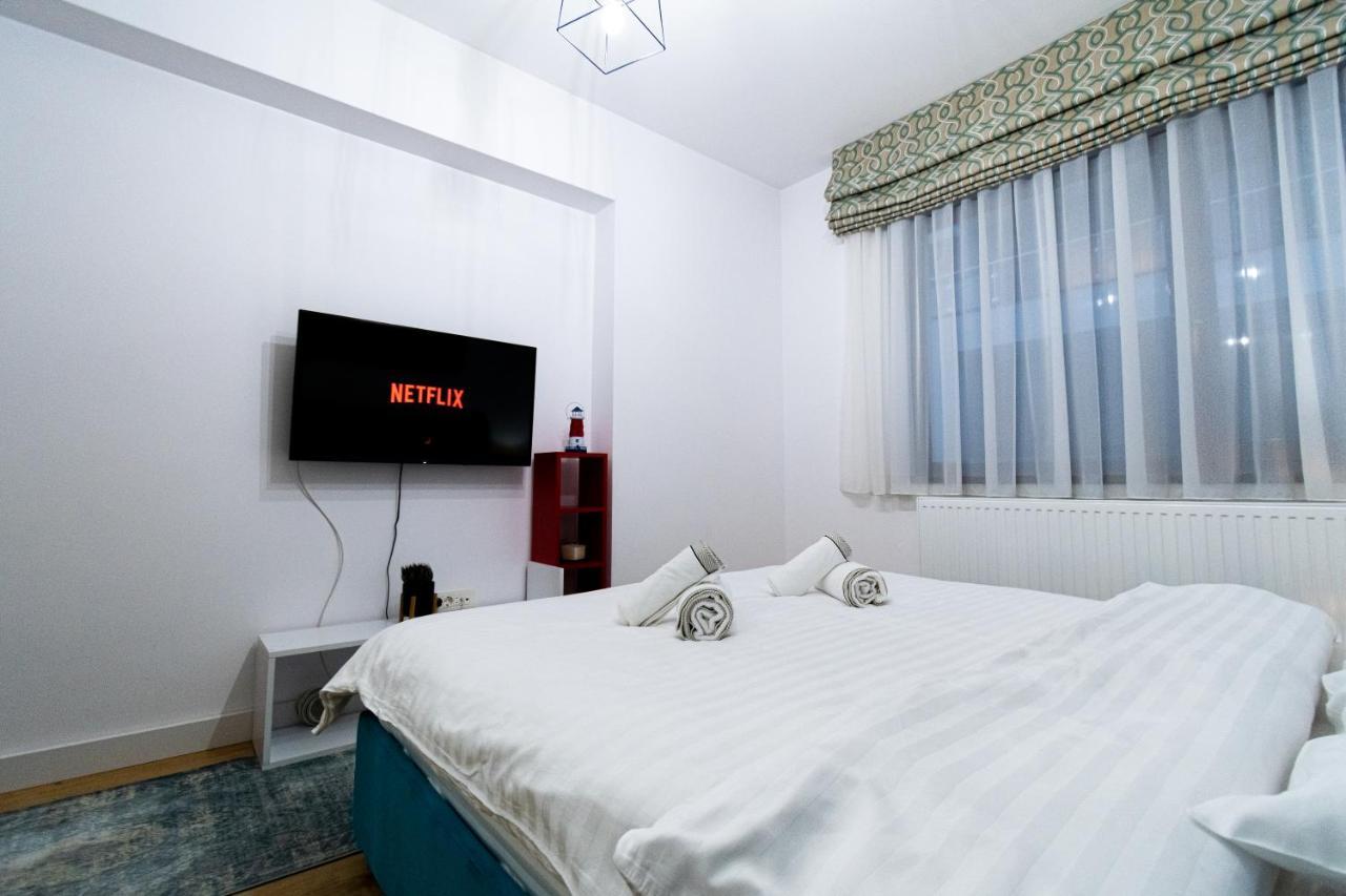 Lighthouse Central Apt With Unique Views Of The Fortress, Free Parking, 5 Min By Car From The Old Town Appartement Braşov Buitenkant foto