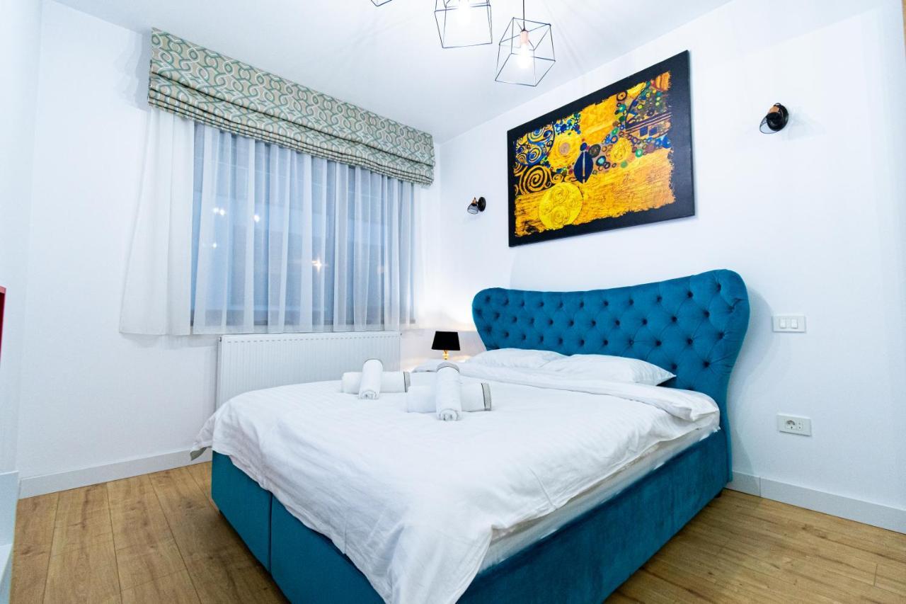 Lighthouse Central Apt With Unique Views Of The Fortress, Free Parking, 5 Min By Car From The Old Town Appartement Braşov Buitenkant foto