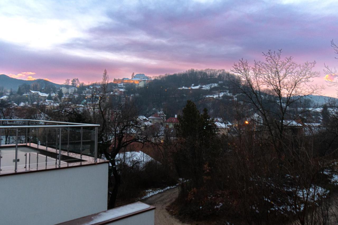 Lighthouse Central Apt With Unique Views Of The Fortress, Free Parking, 5 Min By Car From The Old Town Appartement Braşov Buitenkant foto