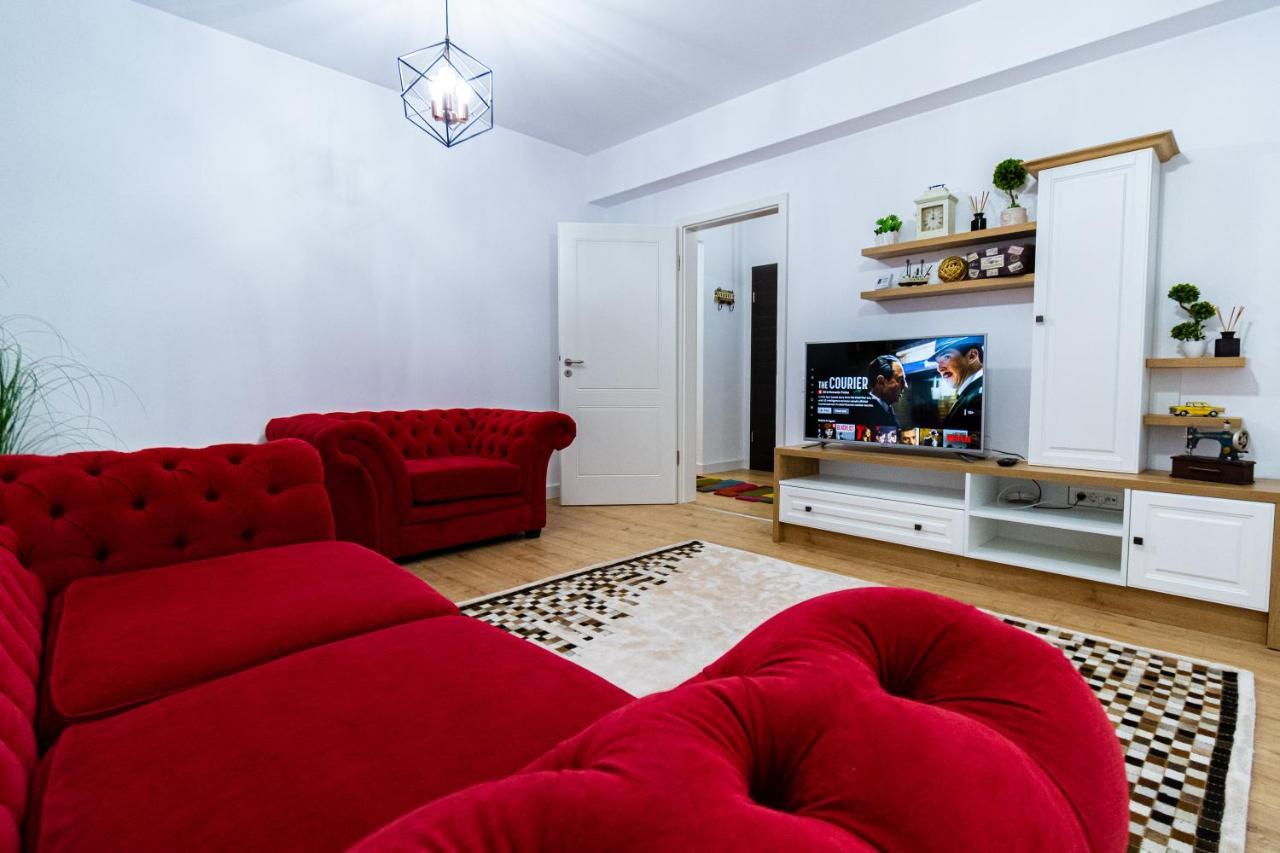 Lighthouse Central Apt With Unique Views Of The Fortress, Free Parking, 5 Min By Car From The Old Town Appartement Braşov Buitenkant foto
